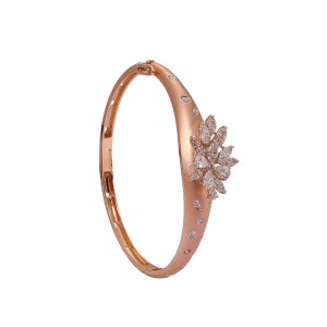 Rose Gold Bracelet with Flower Diamonds Setting